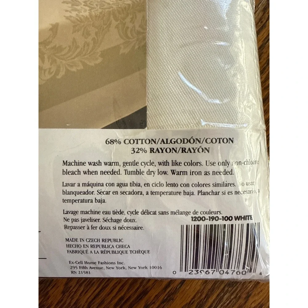 Kemp & Beatley‎ Vienna Damask Tablecloth White Oblong 60